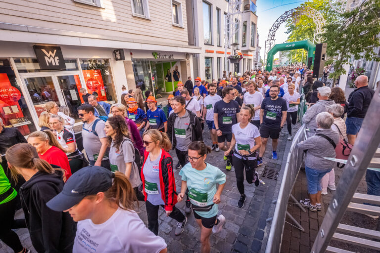 15.05.2025 Unna - AOK Firmenlauf rund um Unna - Upletics Dortmund - Run - Joggen - 5 km durch Unna - Firmenevent -   Copyright Stephan Schuetze