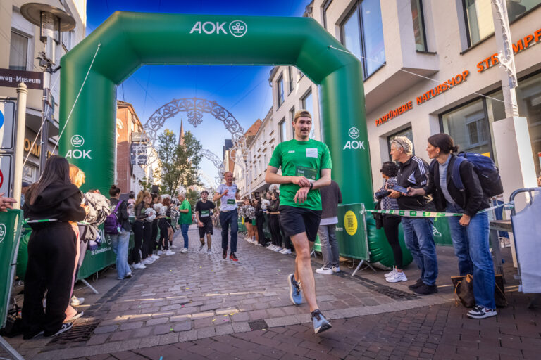 15.05.2025 Unna - AOK Firmenlauf rund um Unna - Upletics Dortmund - Run - Joggen - 5 km durch Unna - Firmenevent -   Copyright Stephan Schuetze